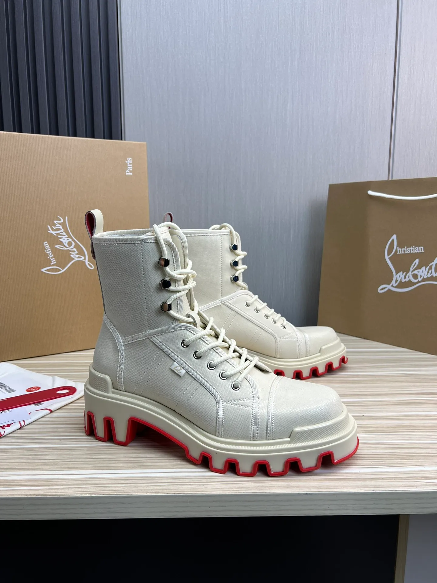 Men's shoes 💰820💰 CL popular red-soled boots 🆑1:1 original mold opening. Official website updated simultaneously ~ Christian* Louboutin, imported cowhide leather upper + water-dyed cowhide lining, original thick red sole, wear-resistant and non-slip ⬆️ Full set of counter packaging 🎁38-45 (38.45 custom-made, non-refundable)